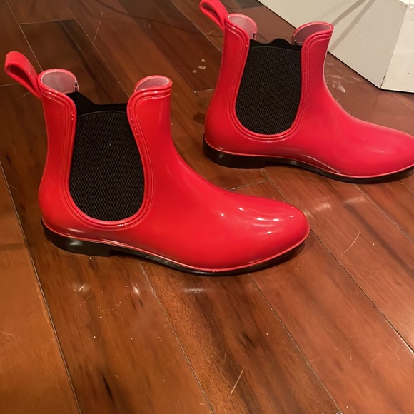 St. John's Bay Womens Leeds Rain Boots Flat Heel - Picture 2 of 3